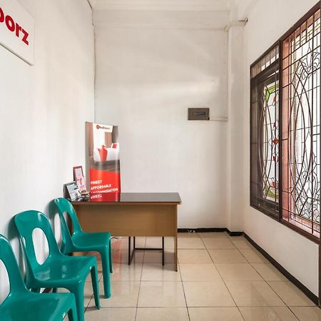 Reddoorz Near Widya Mandala University Surabaya Exterior photo