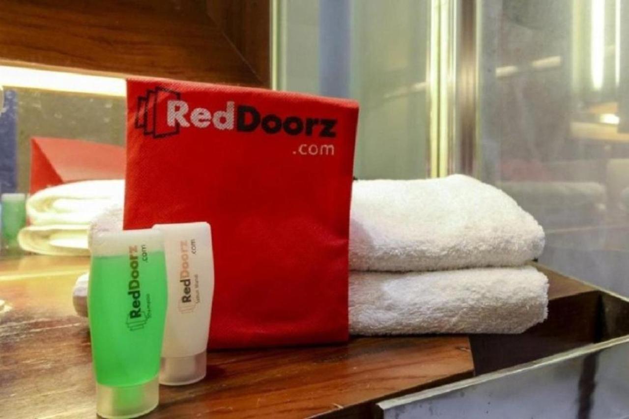 Reddoorz Near Widya Mandala University Surabaya Exterior photo