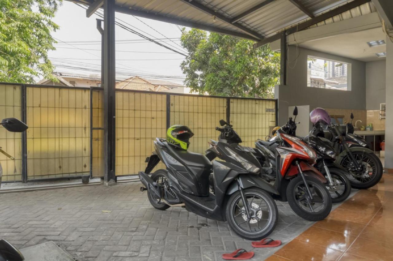 Reddoorz Near Widya Mandala University Surabaya Exterior photo