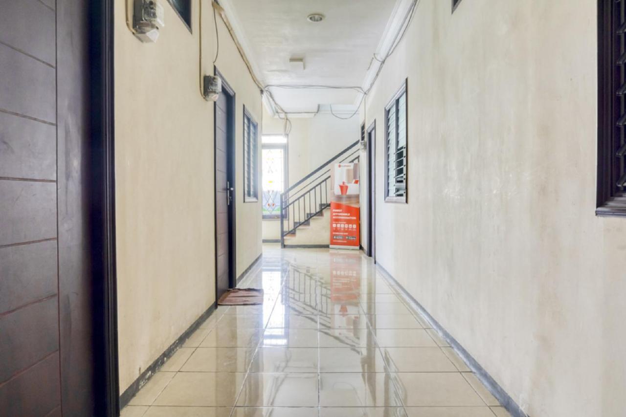 Reddoorz Near Widya Mandala University Surabaya Exterior photo