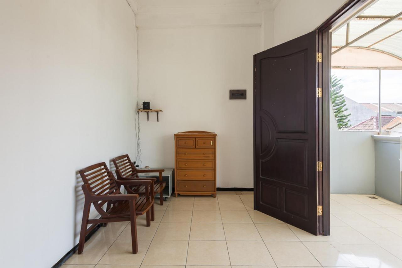 Reddoorz Near Widya Mandala University Surabaya Exterior photo
