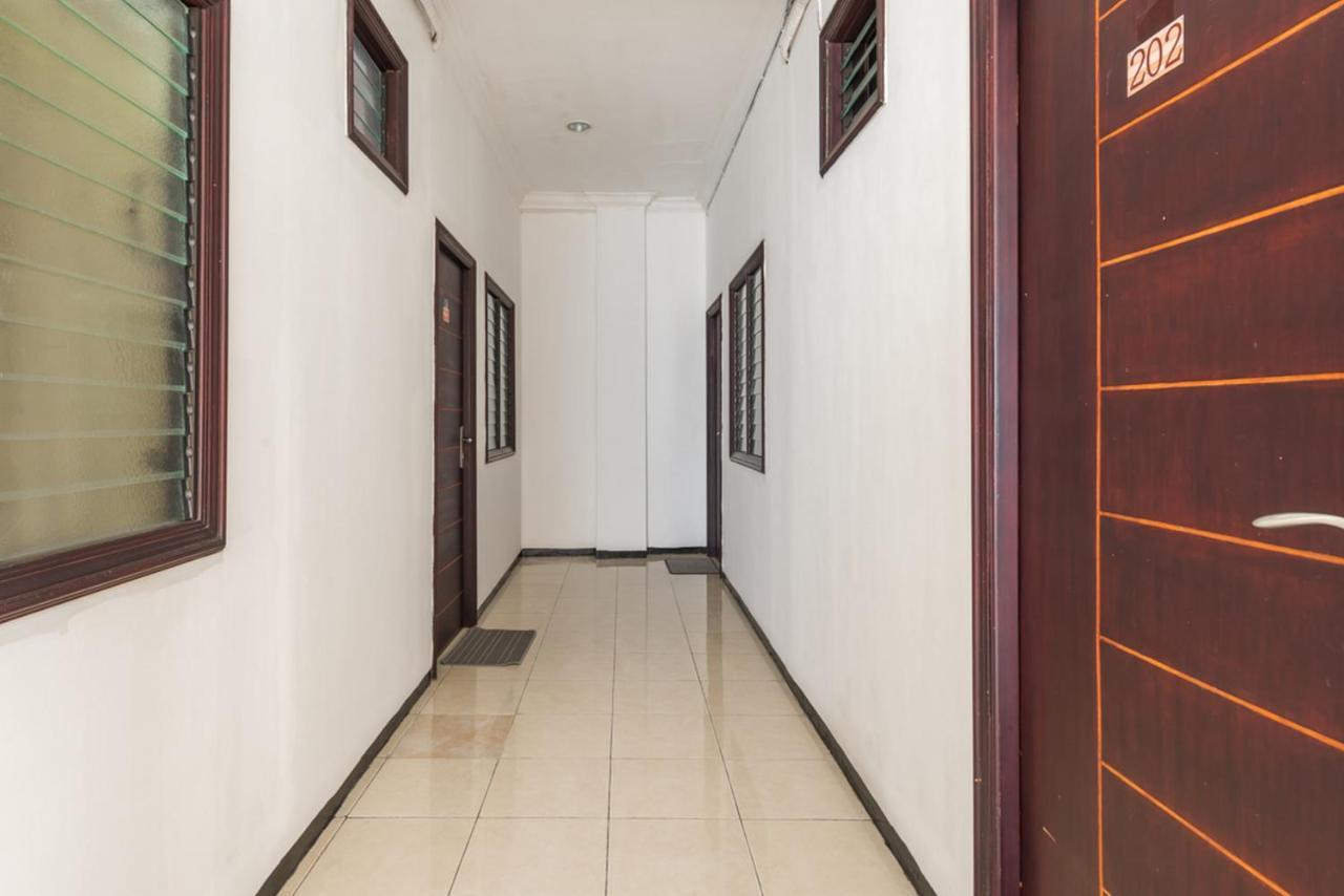 Reddoorz Near Widya Mandala University Surabaya Exterior photo