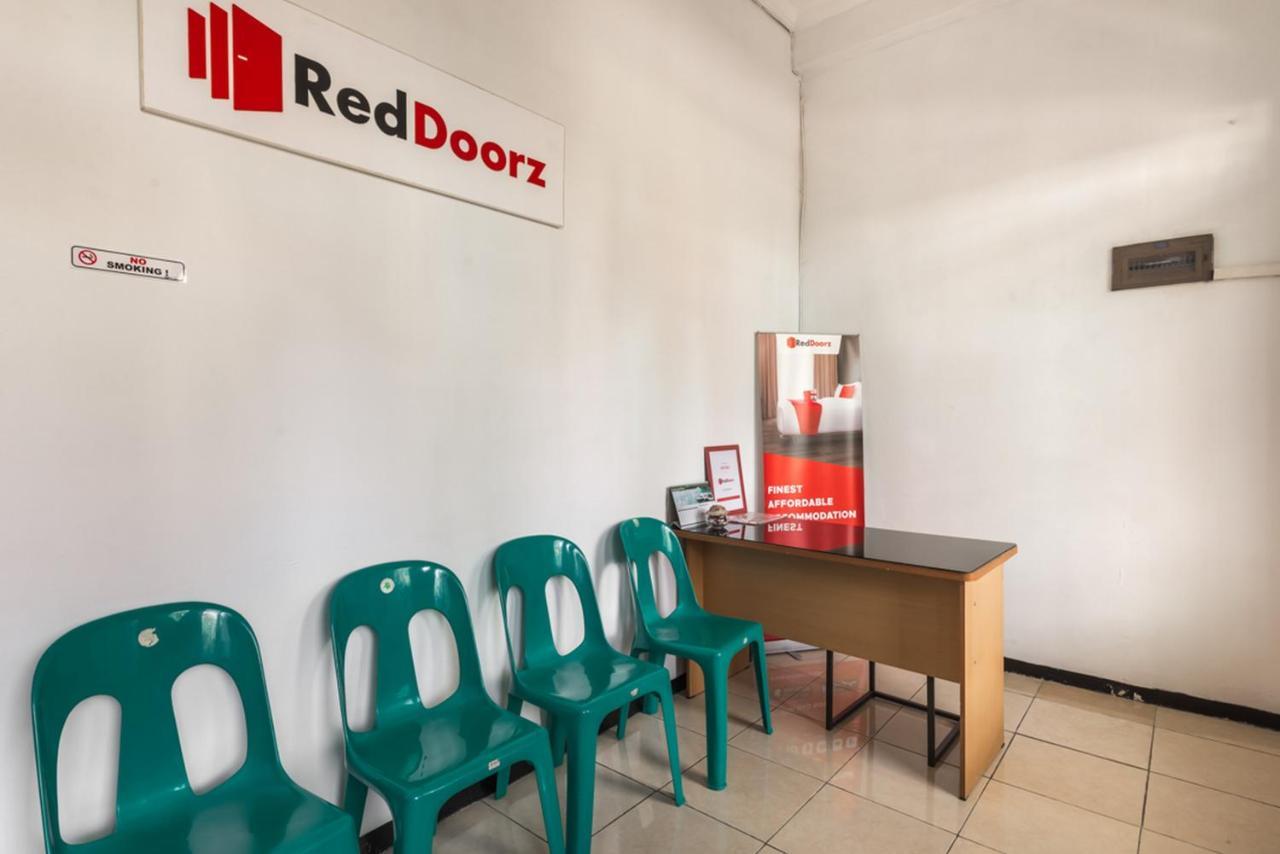 Reddoorz Near Widya Mandala University Surabaya Exterior photo