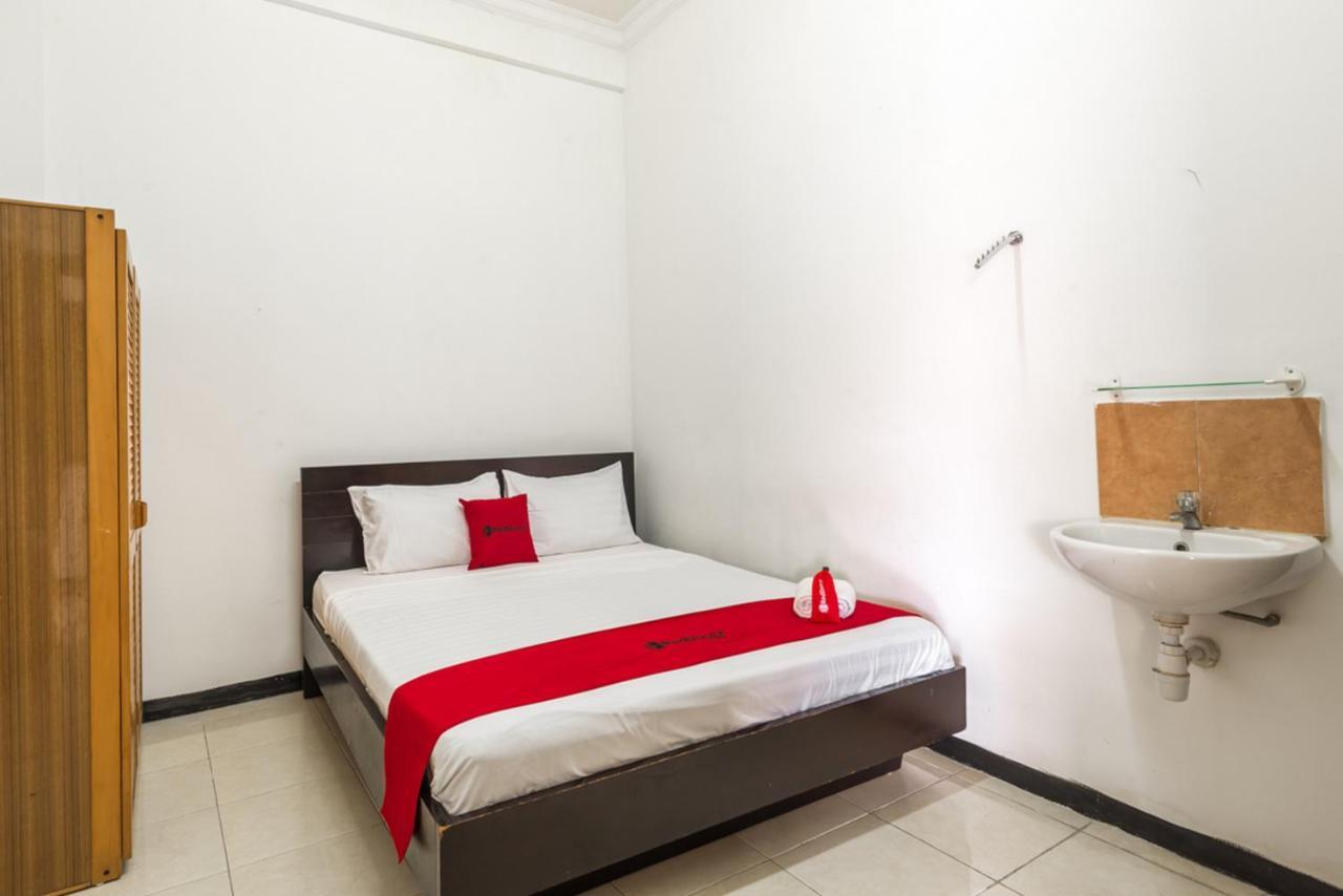 Reddoorz Near Widya Mandala University Surabaya Exterior photo